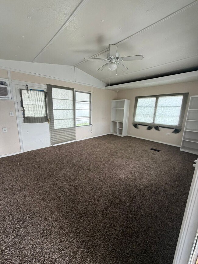 Building Photo - 248 Flame Ln