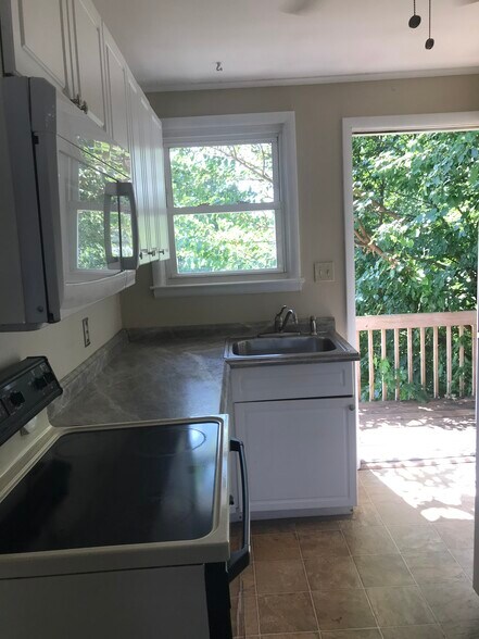 Primary Photo - 34B N Elmhurst Ave