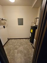 Building Photo - 1361 Callie Rd