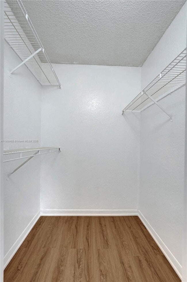 Building Photo - 417 Vista Isles Dr