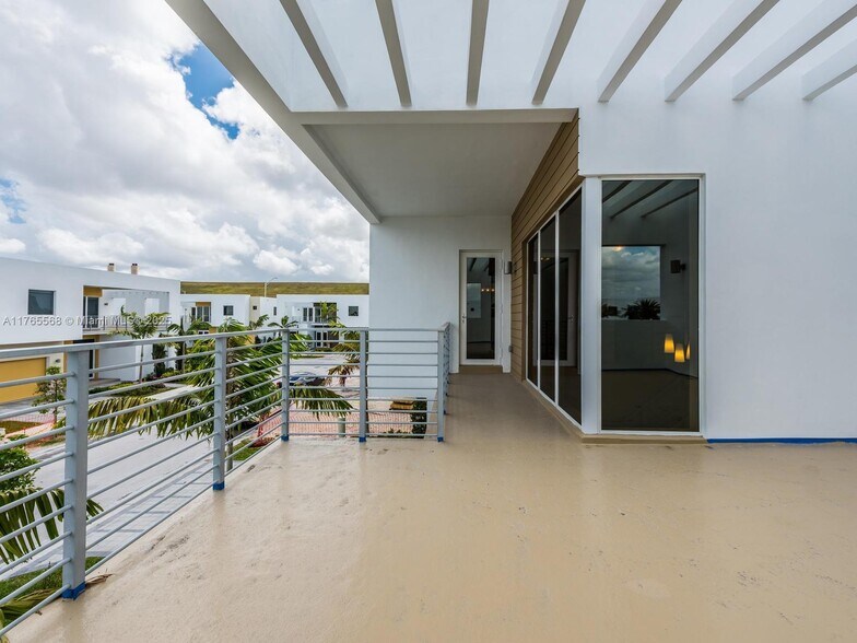 Building Photo - 7456 NW 101st Ave