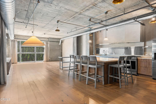 Building Photo - 510 S Hewitt St