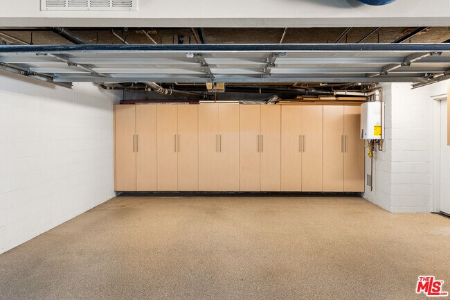 Building Photo - 911 7th St