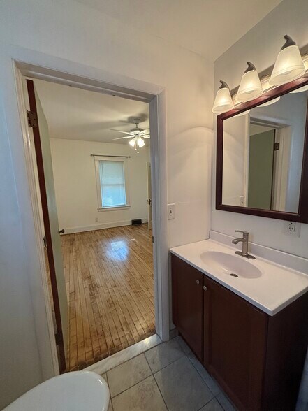 Building Photo - 1574 Ridgewood Ave