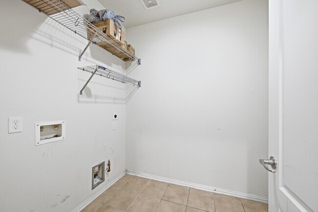 Building Photo - 2117 Rushing Spring Dr