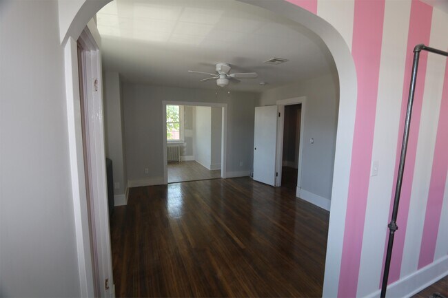 Building Photo - 1222 W Olney Rd