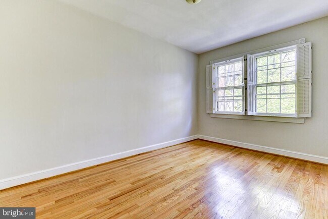 Building Photo - 4817 Reservoir Rd NW