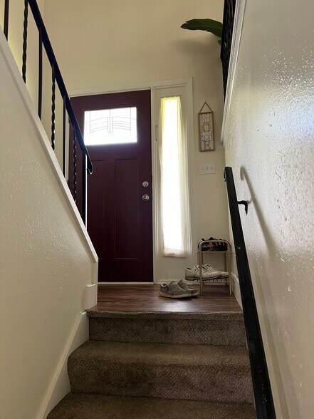 Main entrance - 6228 Magnolia Ln N