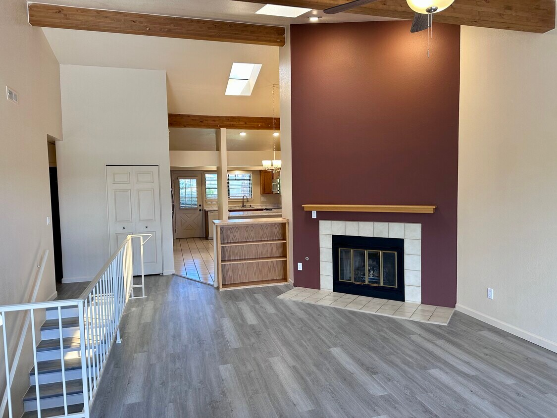 Building Photo - 11456 N Fairway Dr