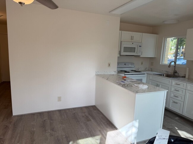 Building Photo - Aloha Apartments