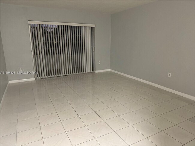 Building Photo - 2800 NE 203rd St