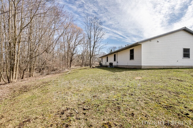 Building Photo - 6705 North Dr