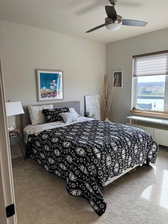 Building Photo - 1814 Blue Star Ln