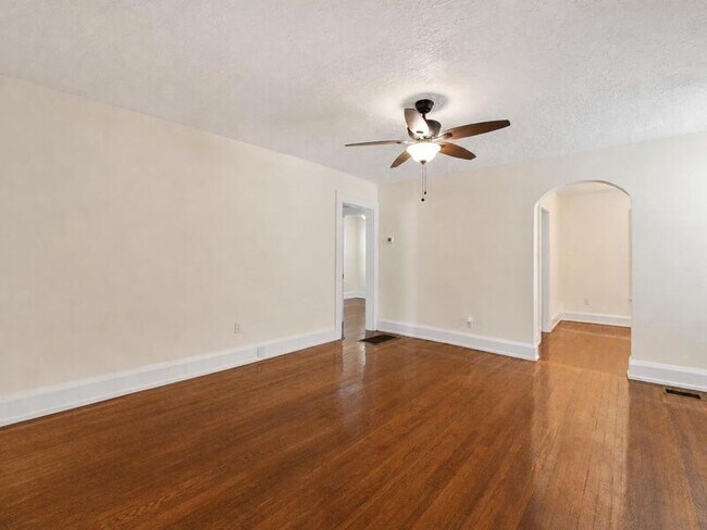 Building Photo - [748/750/756/758] Winfree Ave