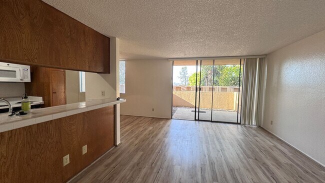 Building Photo - 1 bd with garage