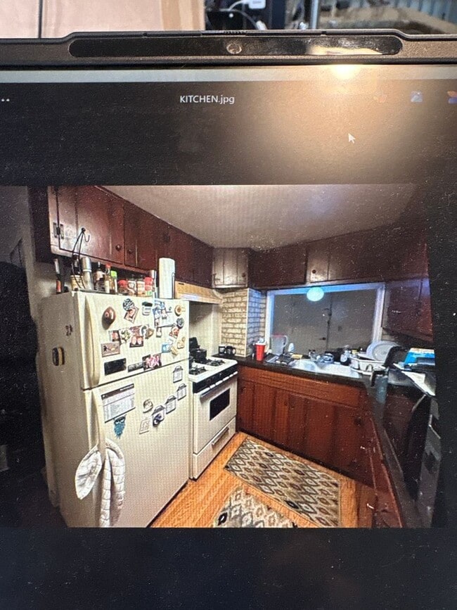 Building Photo - Quaint 1 bedroom house