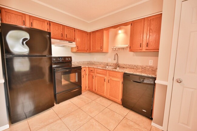 Building Photo - Convenient Antioch Townhome