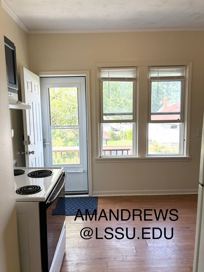 Building Photo - 607 11th St