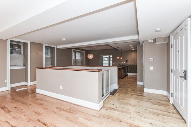Building Photo - Luxury Two Bedroom near DuPont + Parking