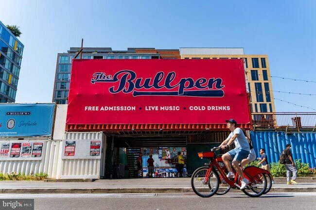 Building Photo - 1025 1st St SE