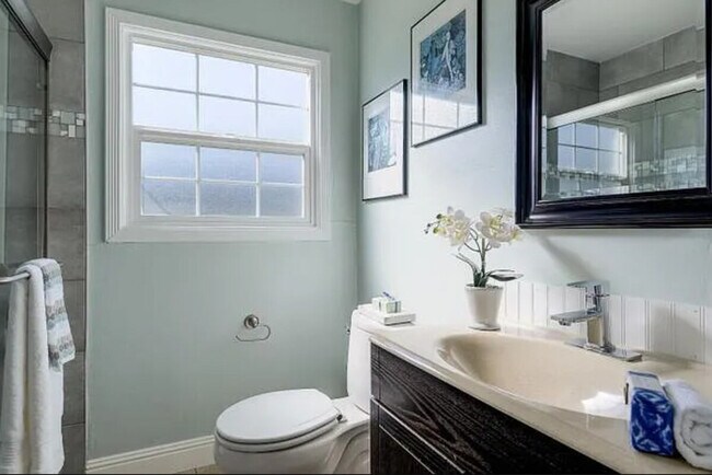 Building Photo - 1004 Airport Blvd