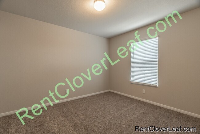 Building Photo - Available Now: 5 bed 3 Full bath