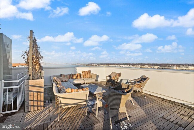 Building Photo - 925 N Fairfax St