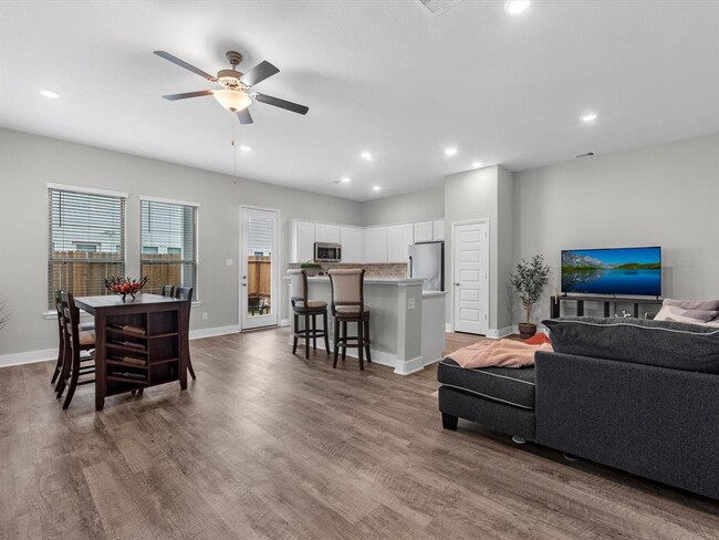 Building Photo - 4420 Ibiza Ln