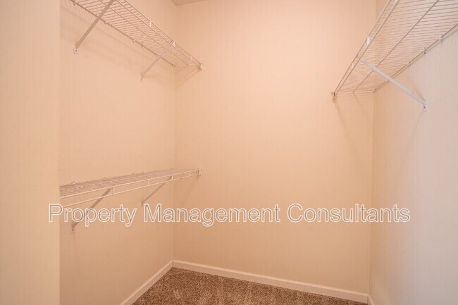 Building Photo - 216 Horseshoe Bend N