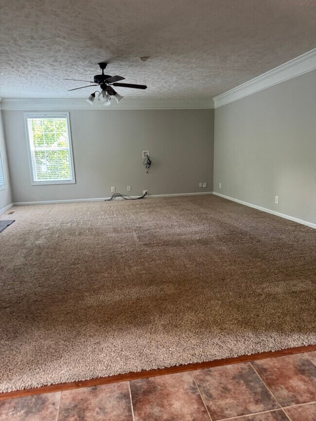 Building Photo - 652 Winding Bluff Way