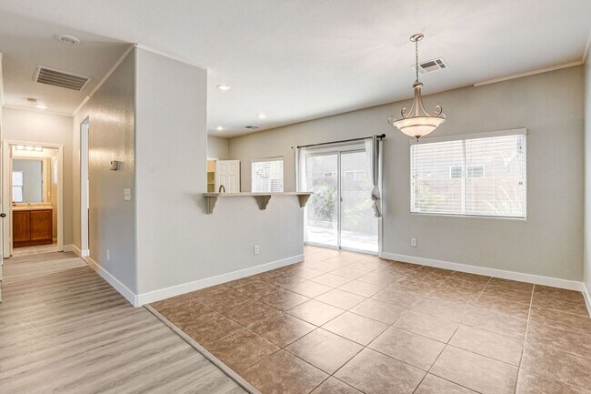 Building Photo - Beautiful 4 bedroom 3 bath home in Mountai...