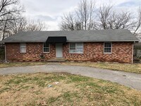 Building Photo - 4 bedroom near WKU!  New Cabinets and countertops.  New windows and paint.