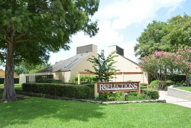 Building Photo - 2114 Avenida La Quinta St