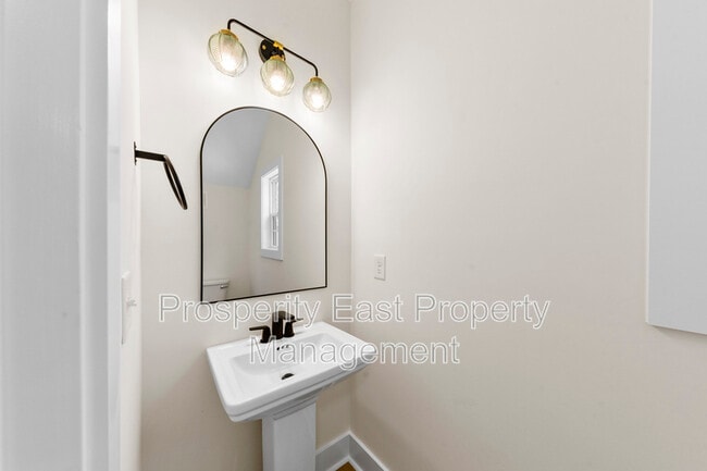 Building Photo - 3420 Tappan Pl