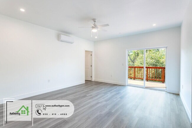 Building Photo - 1140 Redbud Dr