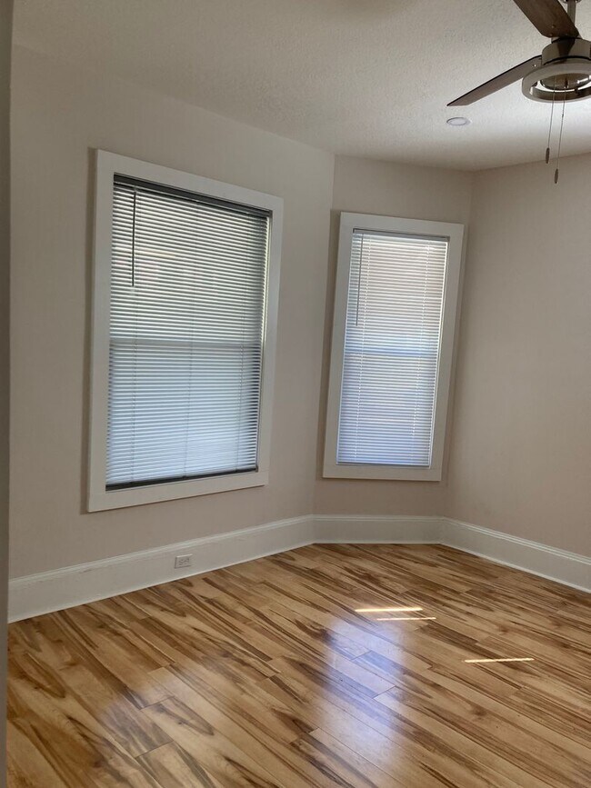 Building Photo - 1332 W 93rd St