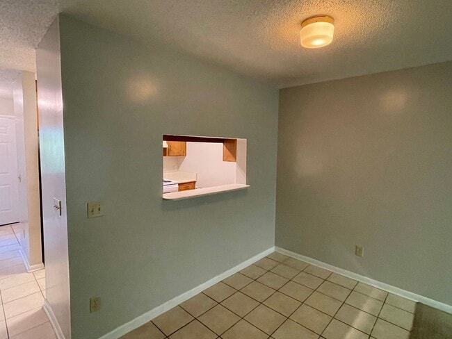 Building Photo - Rolling Acres Townhome.
