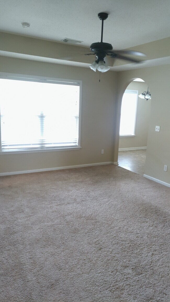 Building Photo - 16210 Stone Ridge Pkwy