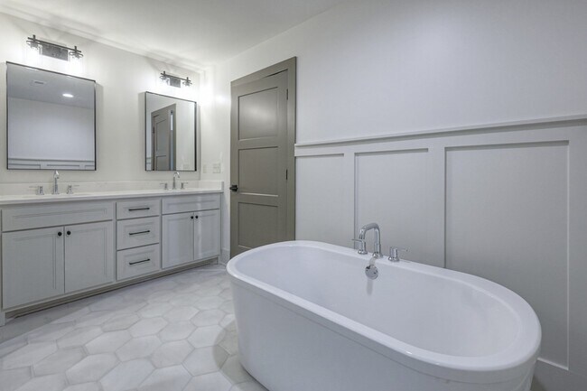 Building Photo - 1025 Southwalk Dr