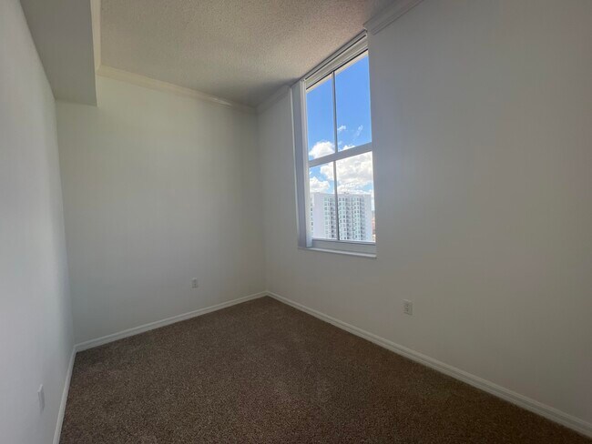 Building Photo - 255 Evernia St