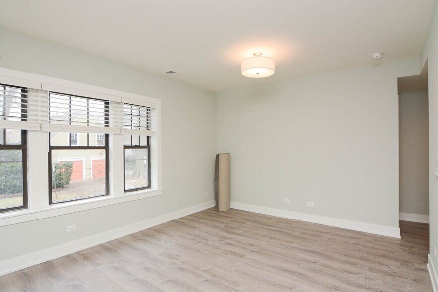 Building Photo - 818 Crain St