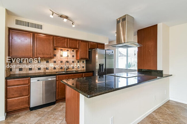 Building Photo - 8726 E Bonnie Rose Ave