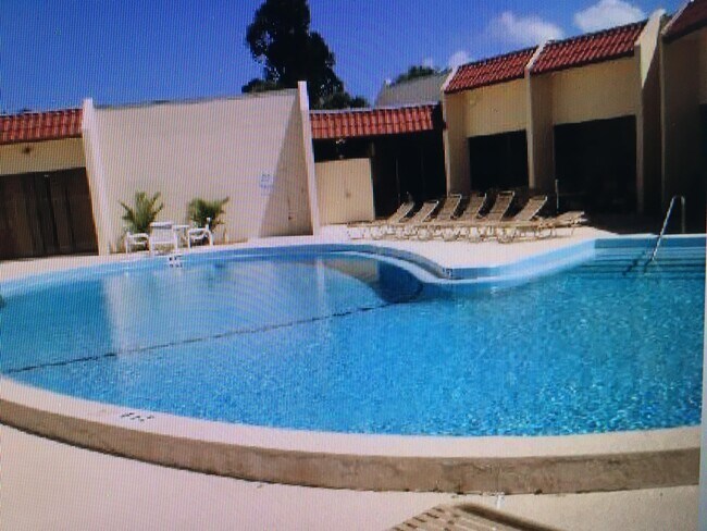 Building Photo - 2050 Oleander Blvd