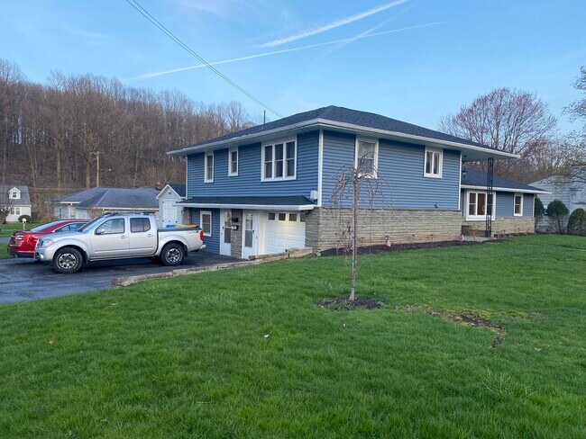 Building Photo - 200 Woodside Dr