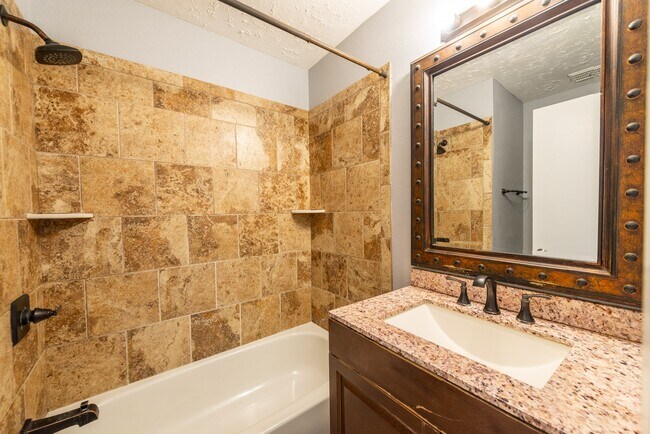 Building Photo - 3323 Silverside Dr