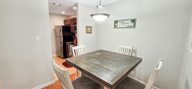 Building Photo - 2421 Beachview Dr