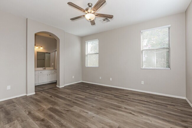 Building Photo - 1225 S Mansard