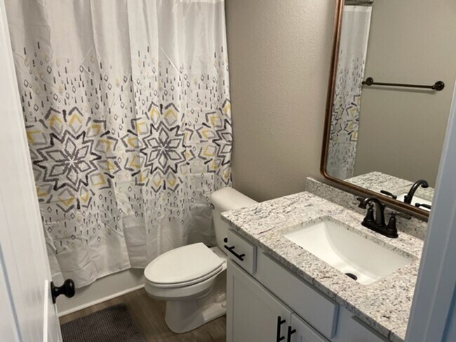Building Photo - Maryville 37801 - 3 bedroom, 2 bath - call Ed Johnson 865-924-5045