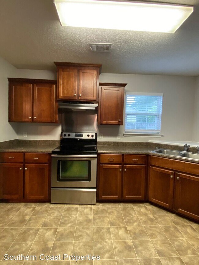Building Photo - 3 br, 2 bath House - 10 Montero Drive
