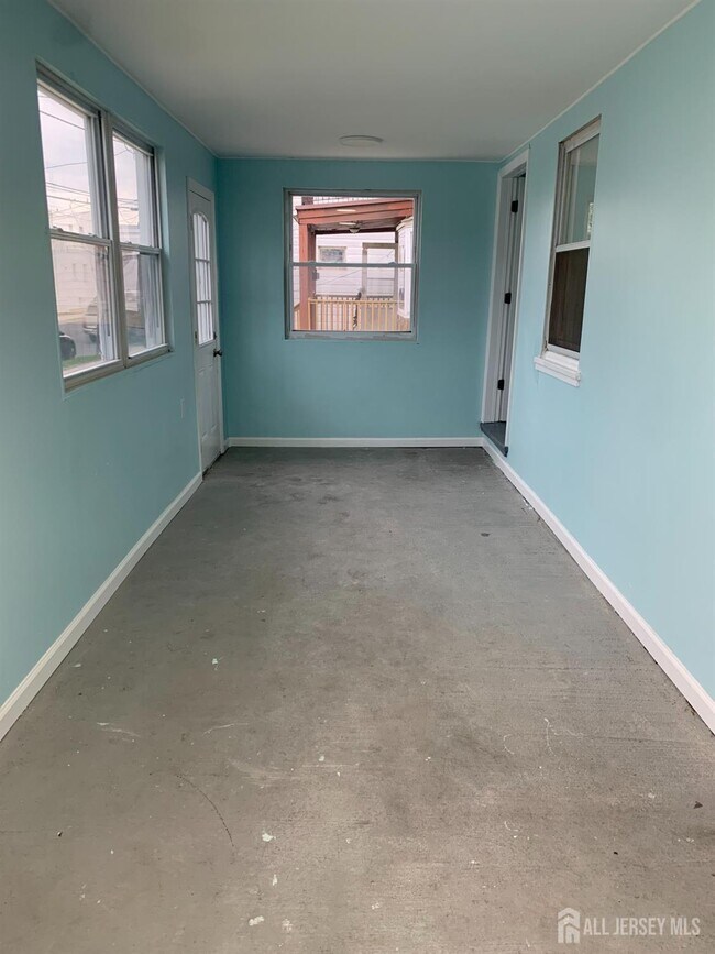 Building Photo - 47 Holly St